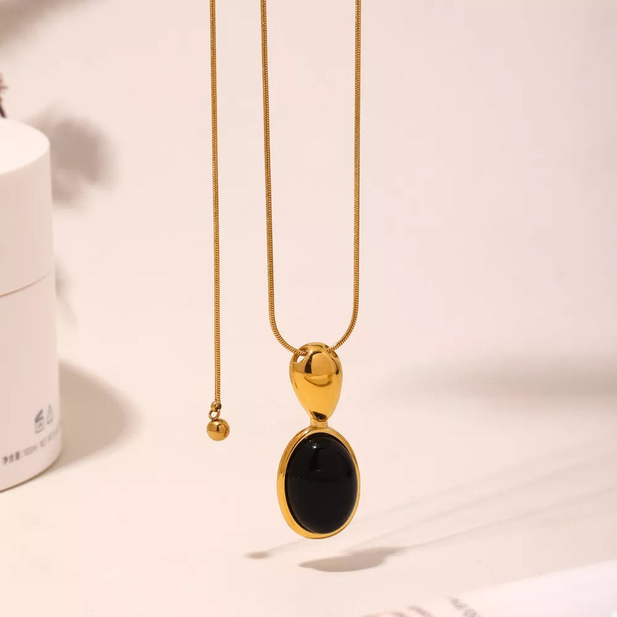 necklace in black with gold-plated and long