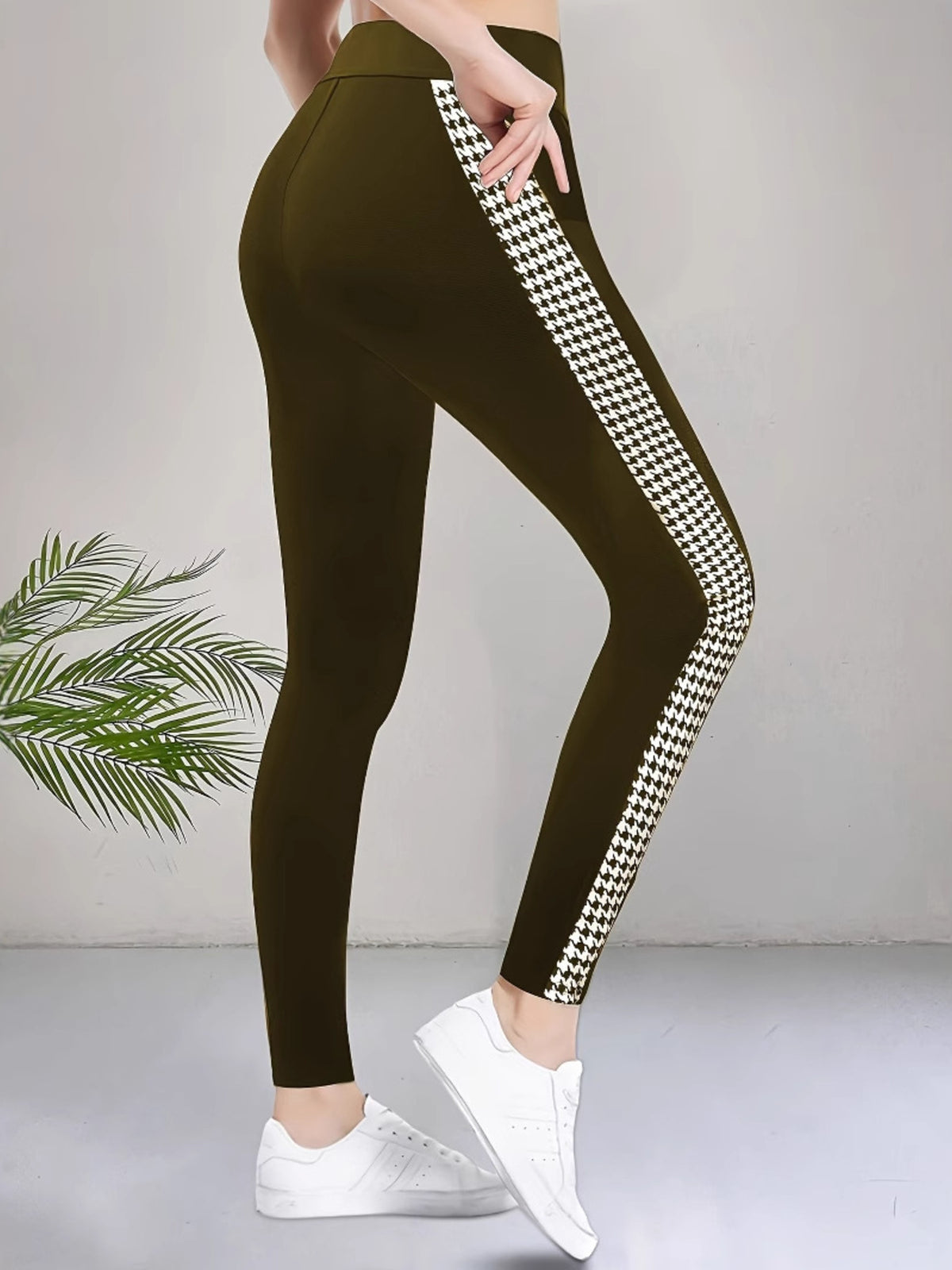 Red leggings with full-length and elastic