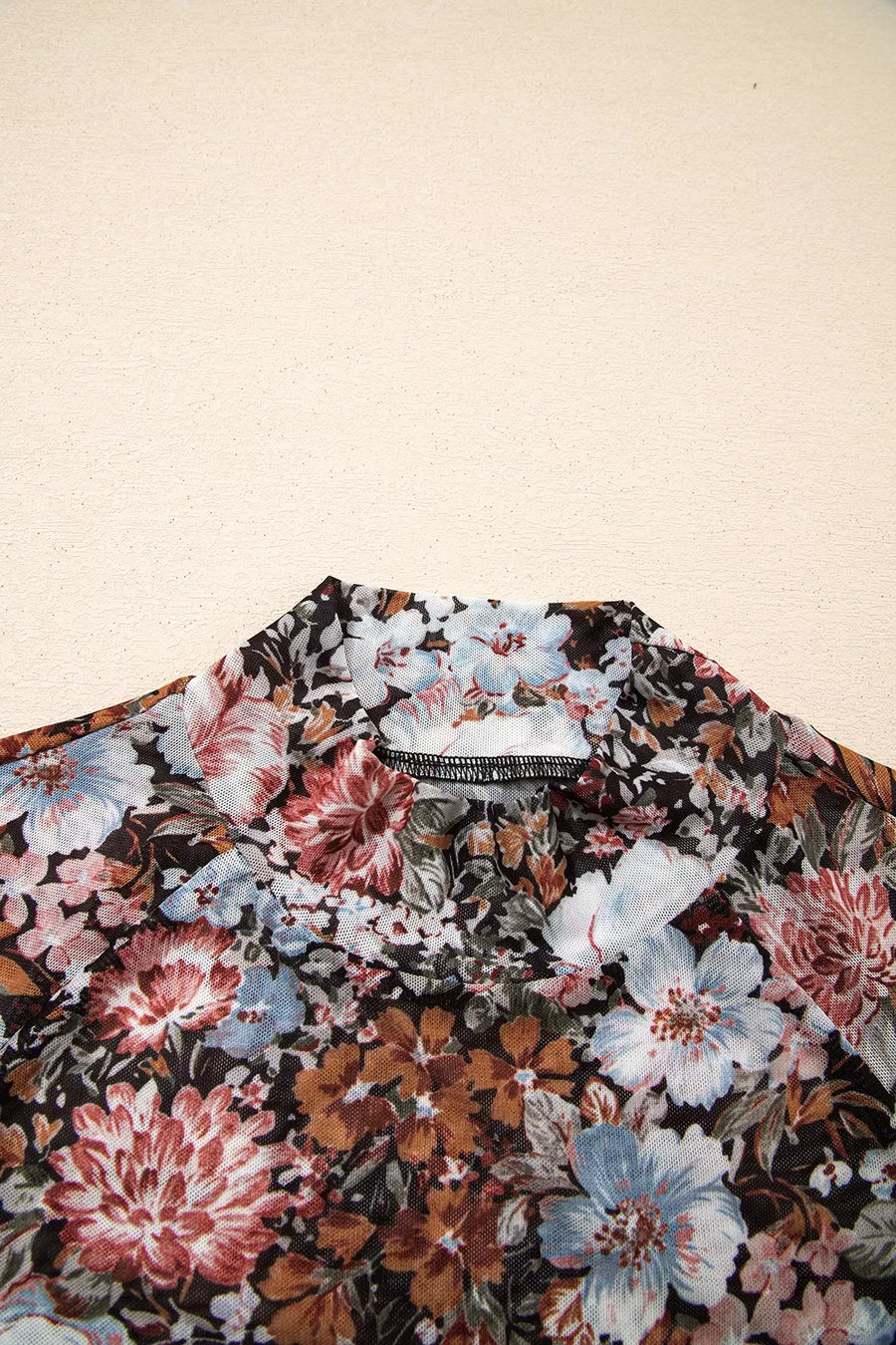 white blouse with stretch and short sleeve
