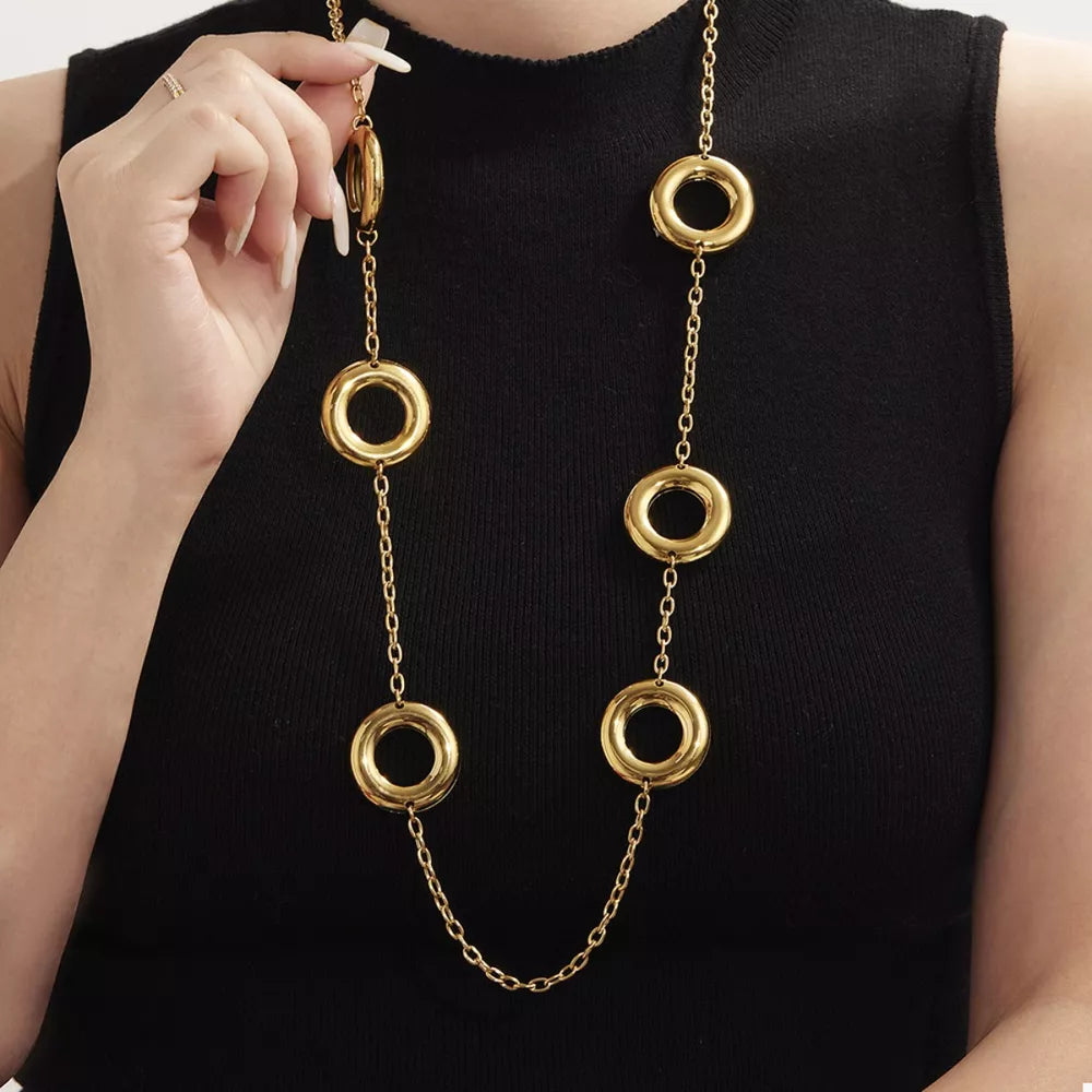 necklace in gold featuring gold-plated and straight fit