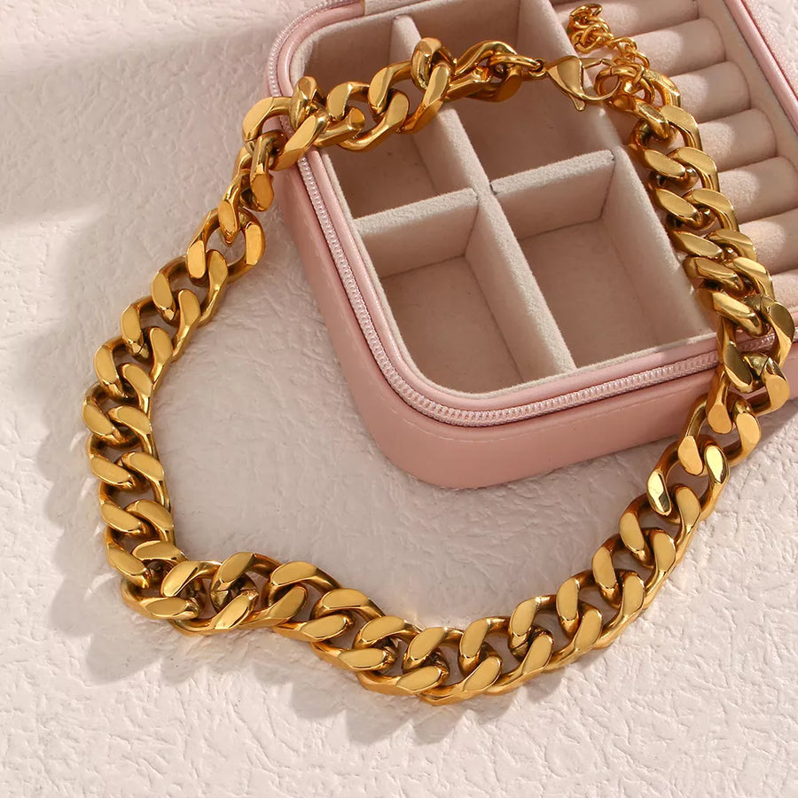 18K Gold-Plated,Alloy Care instructions: Avoid wearing during exercise, as sweat necklace in Gold with straight silhouette