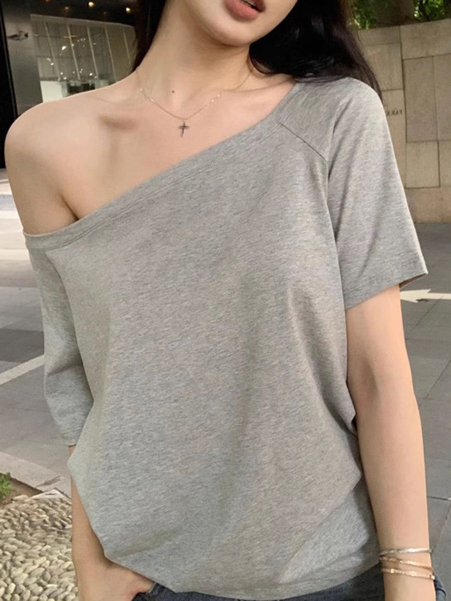 minimalist t-shirt in Black with off-shoulder