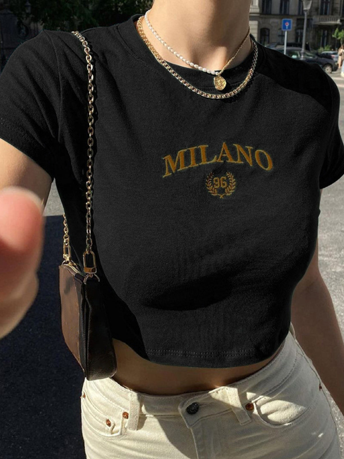 Black cropped t-shirt with crew neck and embroidered MILANO 96 detail.