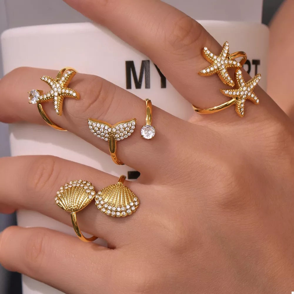 ring in gold featuring starfish motif and fitted fit