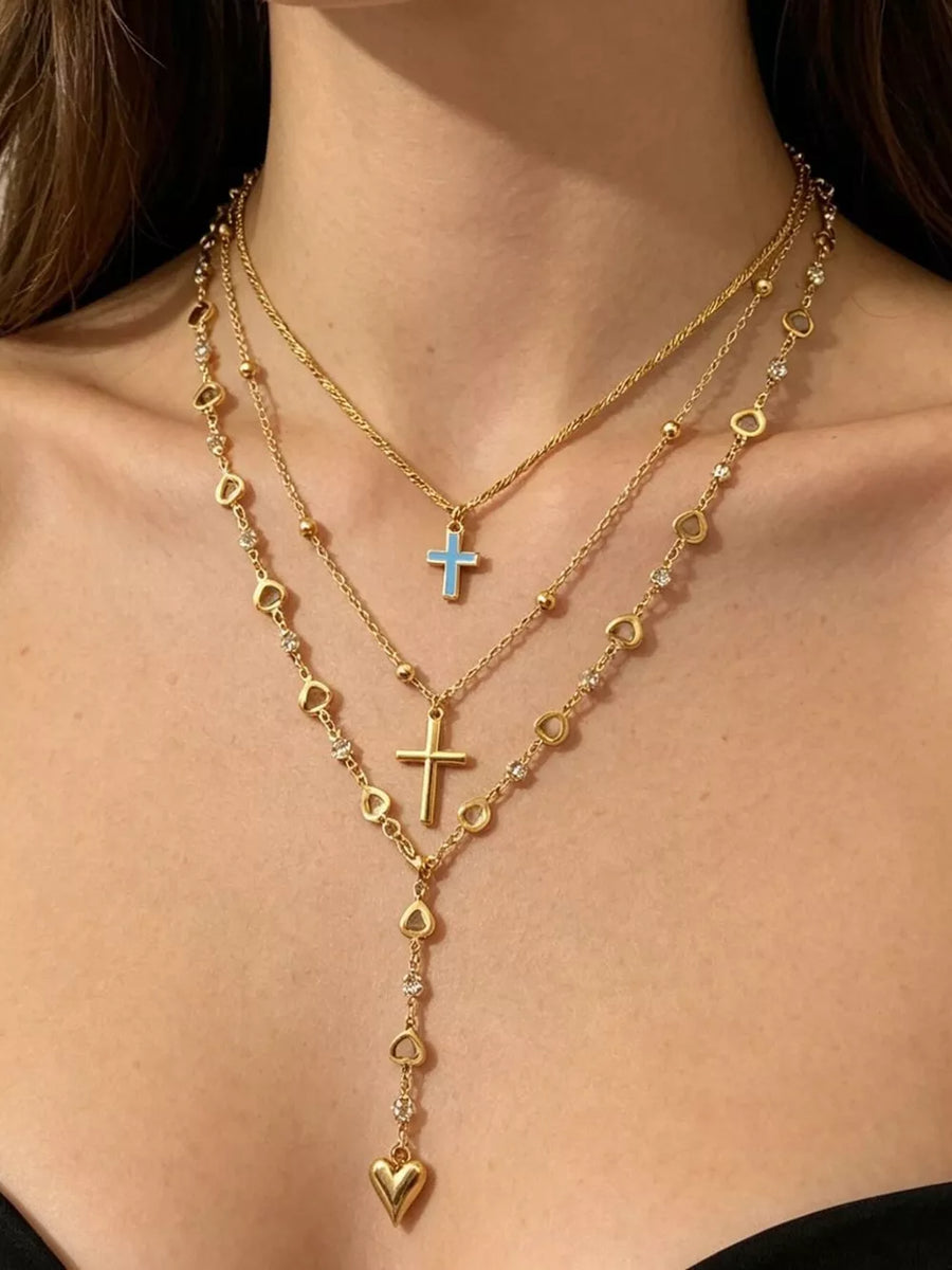 necklace in gold featuring layered and regular fit