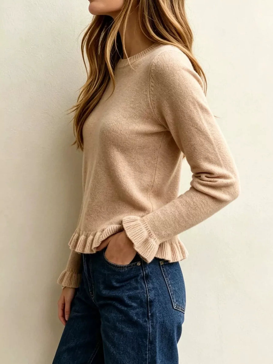 romantic pullover sweater in Black with crew neck