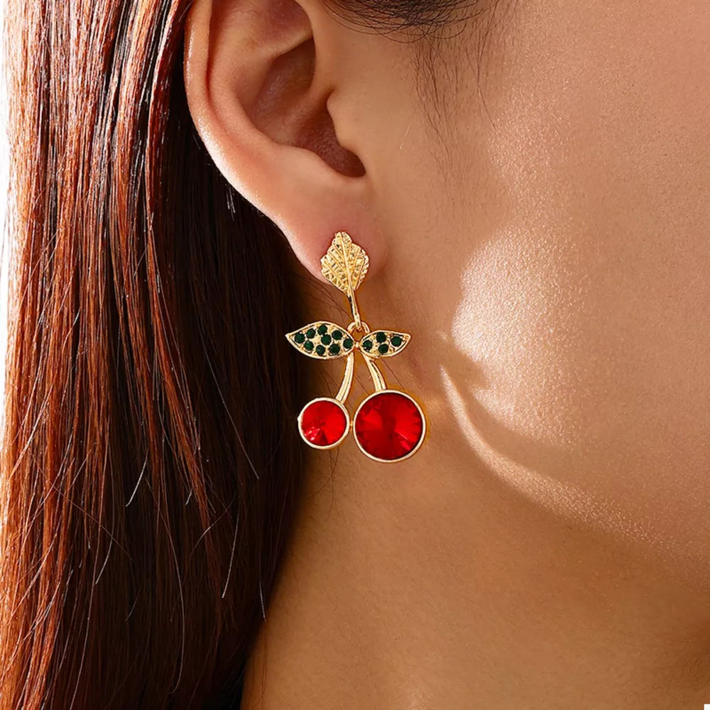 earrings in gold featuring drop earrings and straight fit