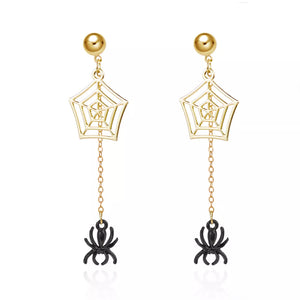 earrings in Gold with geometric and drop design