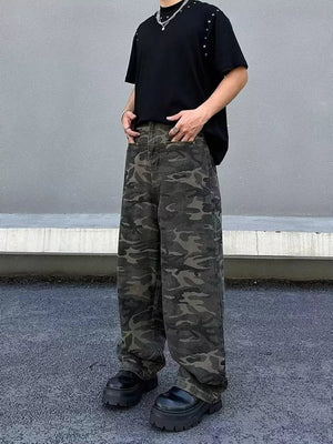 Men's dark camo print loose-fit cotton jeans with a casual style.