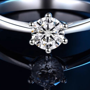 925 sterling silver,Moissanite Carat weight: 1ct Care instructions: Avoid wearin ring in clear with classic silhouette
