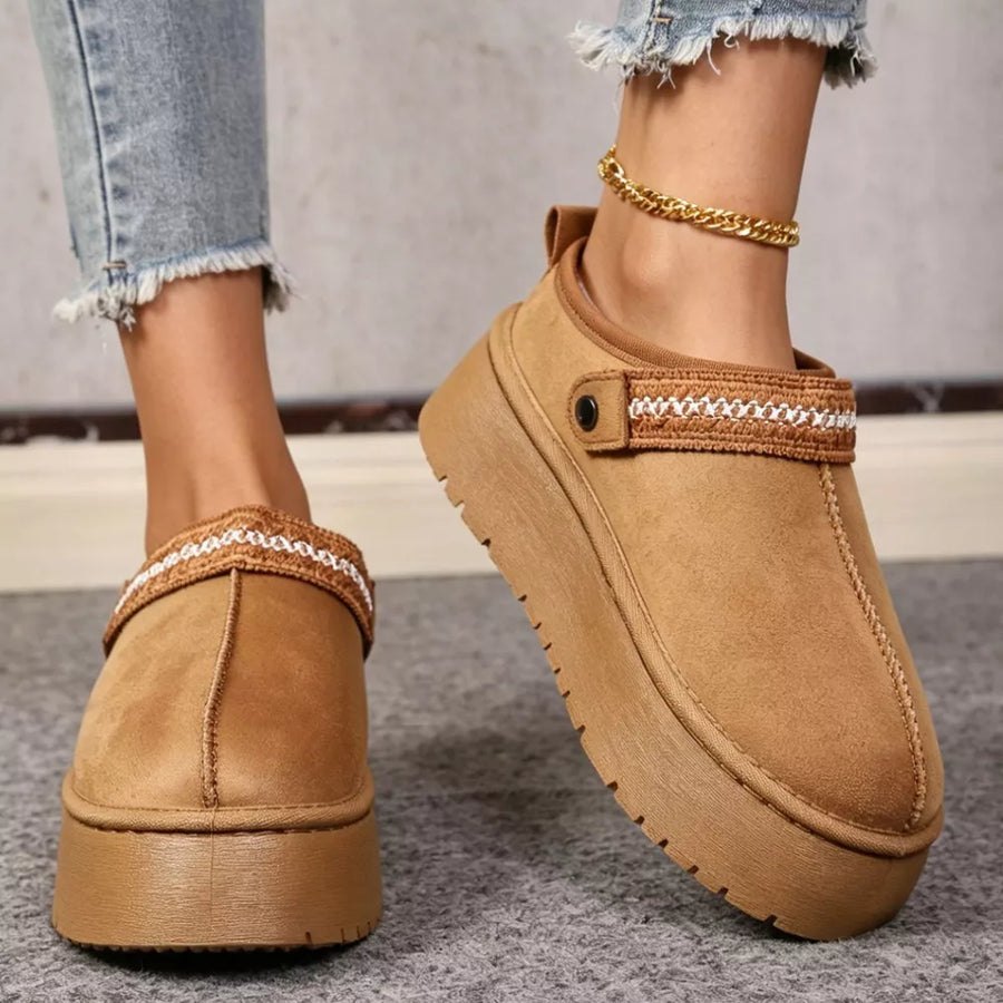 modern boots in black with not applicable