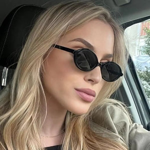 PC Frame material: Polycarbonate Lens material: Polycarbonate Temple material: P sunglasses in Black with oval silhouette