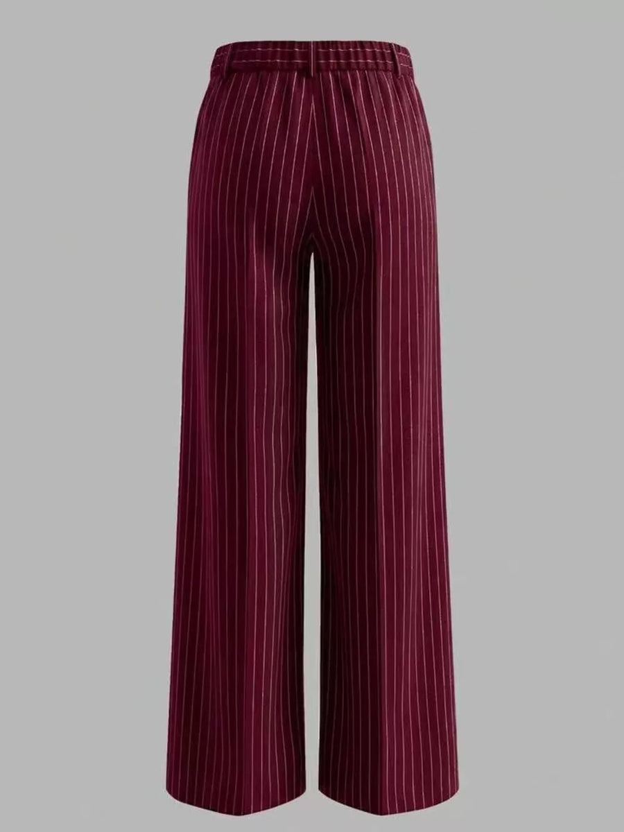 wide-leg pants in Black with buttoned and full-length