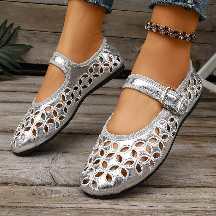 flats featuring floral in Black with PU Leather, Rubber Imported Size &amp texture