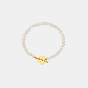 Pearl petal pearl bracelet in gold with toggle clasp.