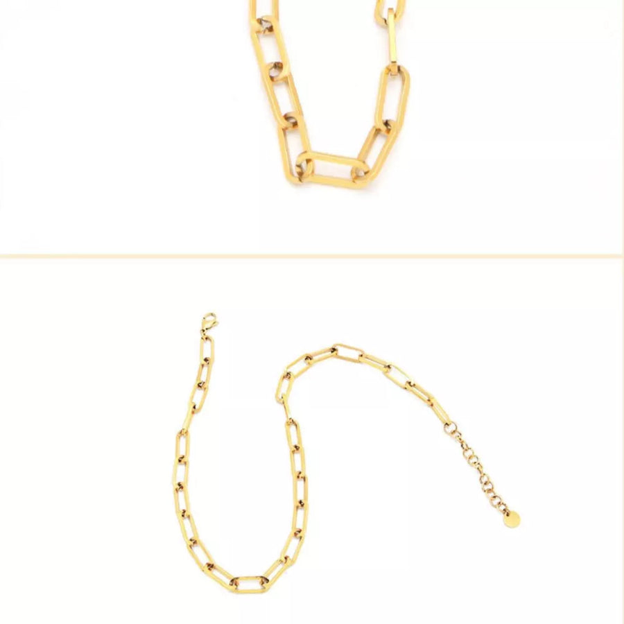 minimalist necklace in Gold with crew neck