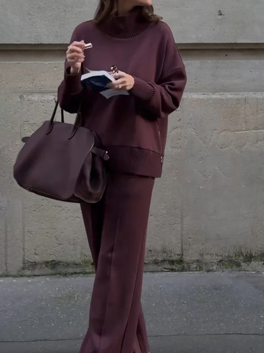 minimalist lounge set in Burgundy with crew neck