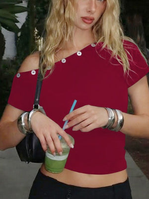 Fitted one-shoulder t-shirt in red with button detail and short sleeves.
