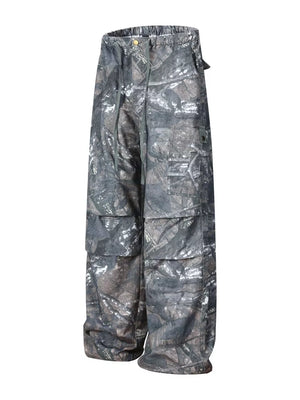 Men's camouflage cargo sweatpants with drawstring waist and multiple pockets.