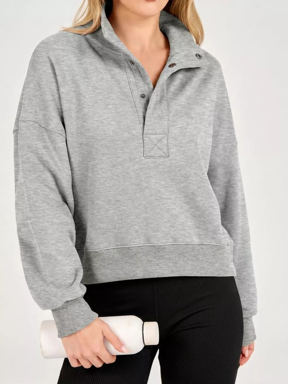 Black sweatshirt with ribbed cuffs and long sleeve