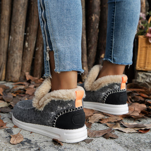 ankle boots in Black with round toe and ankle-length