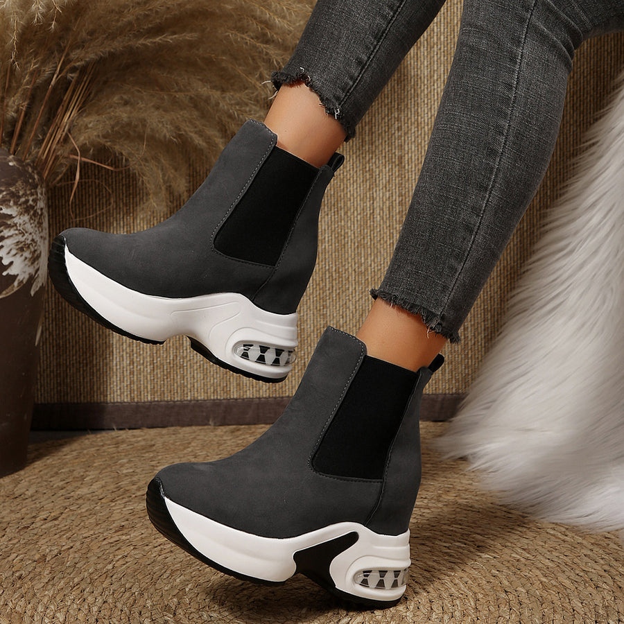 boots in Brown with platform sole and ankle-length