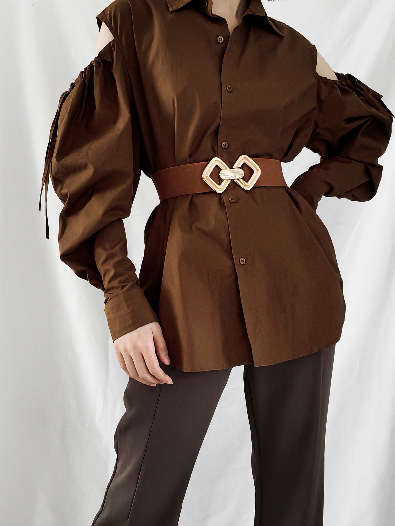 Brown elasticated waist belt with geometric gold buckle