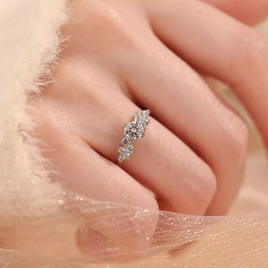 ring in silver featuring moissanite stones and fitted fit
