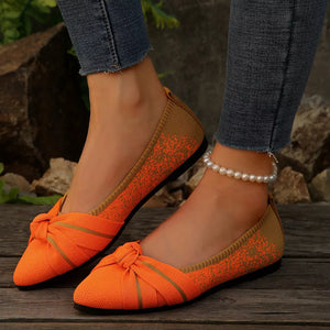 flats in Black with pointed toe and not applicable