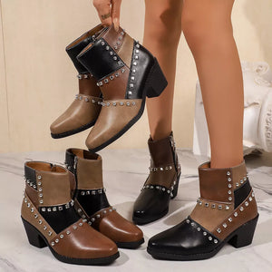 boots in black featuring point toe and fitted fit