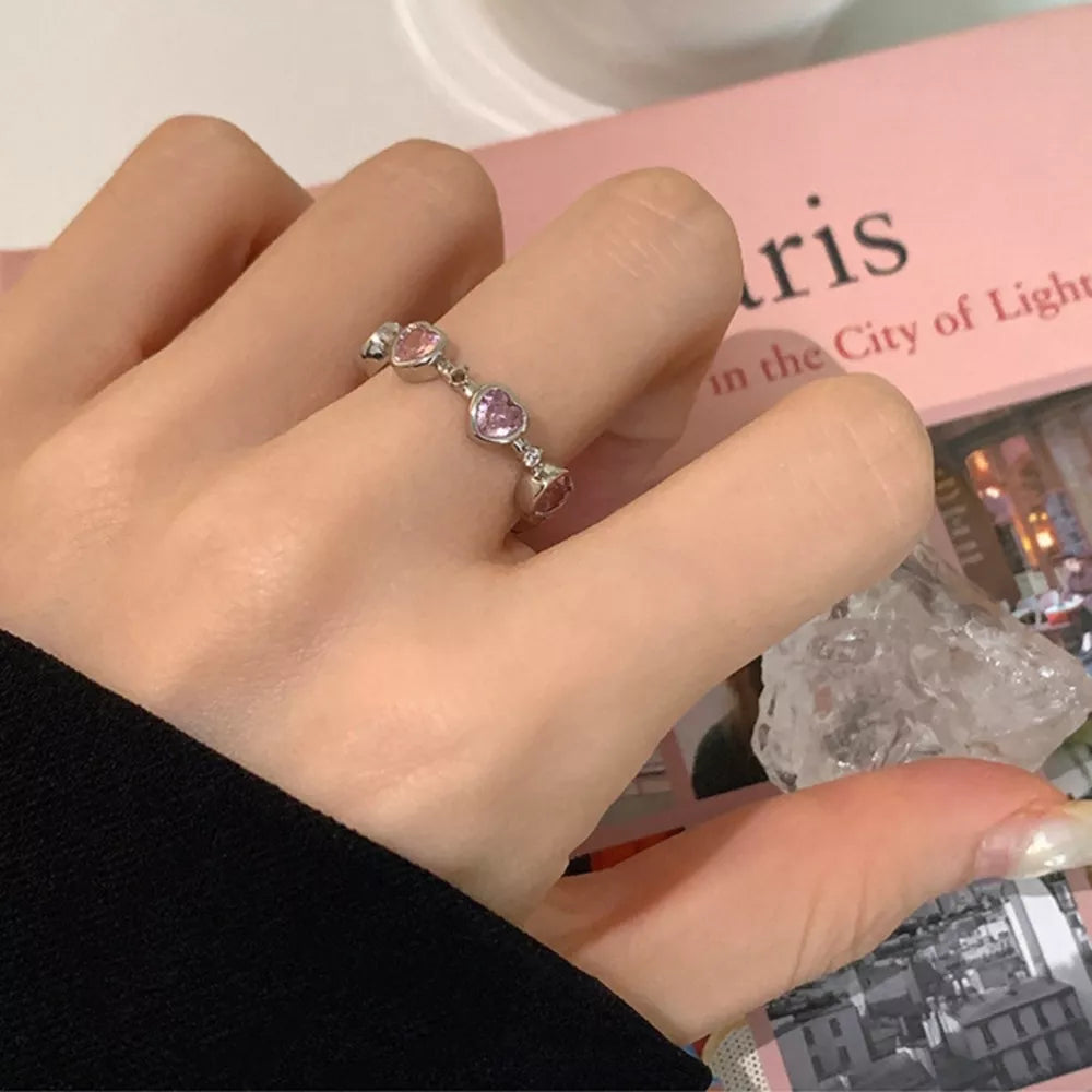 ring in silver featuring heart-shaped zircons and fitted fit