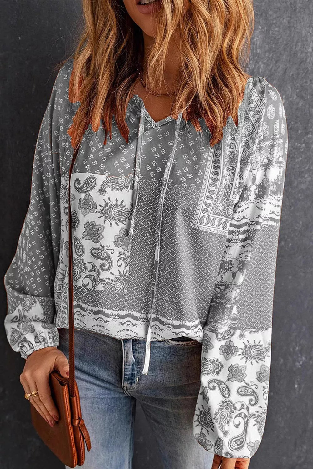 blouse in Blue with tied and hip-length