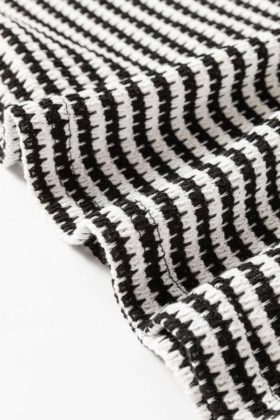 Textured stripe balloon sleeve top in black and white houndstooth pattern.