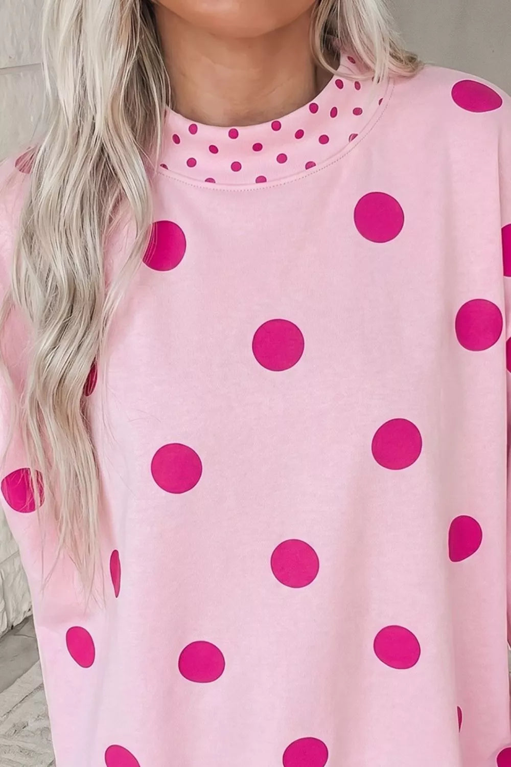 sweatshirt in light blue with polka dot and dropped shoulder