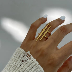 gold ring with geometric and null