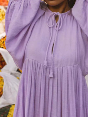 Elegant tie-neck midi dress in violet with puff sleeves and gathered waist