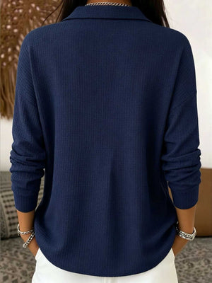 blouse in Light Blue with collared and hip-length