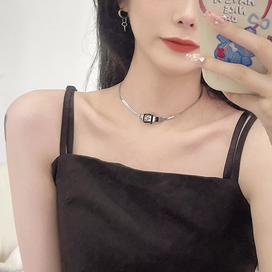 Silver with Chic Buckle Titanium Steel Silver Choker Necklace in Silver