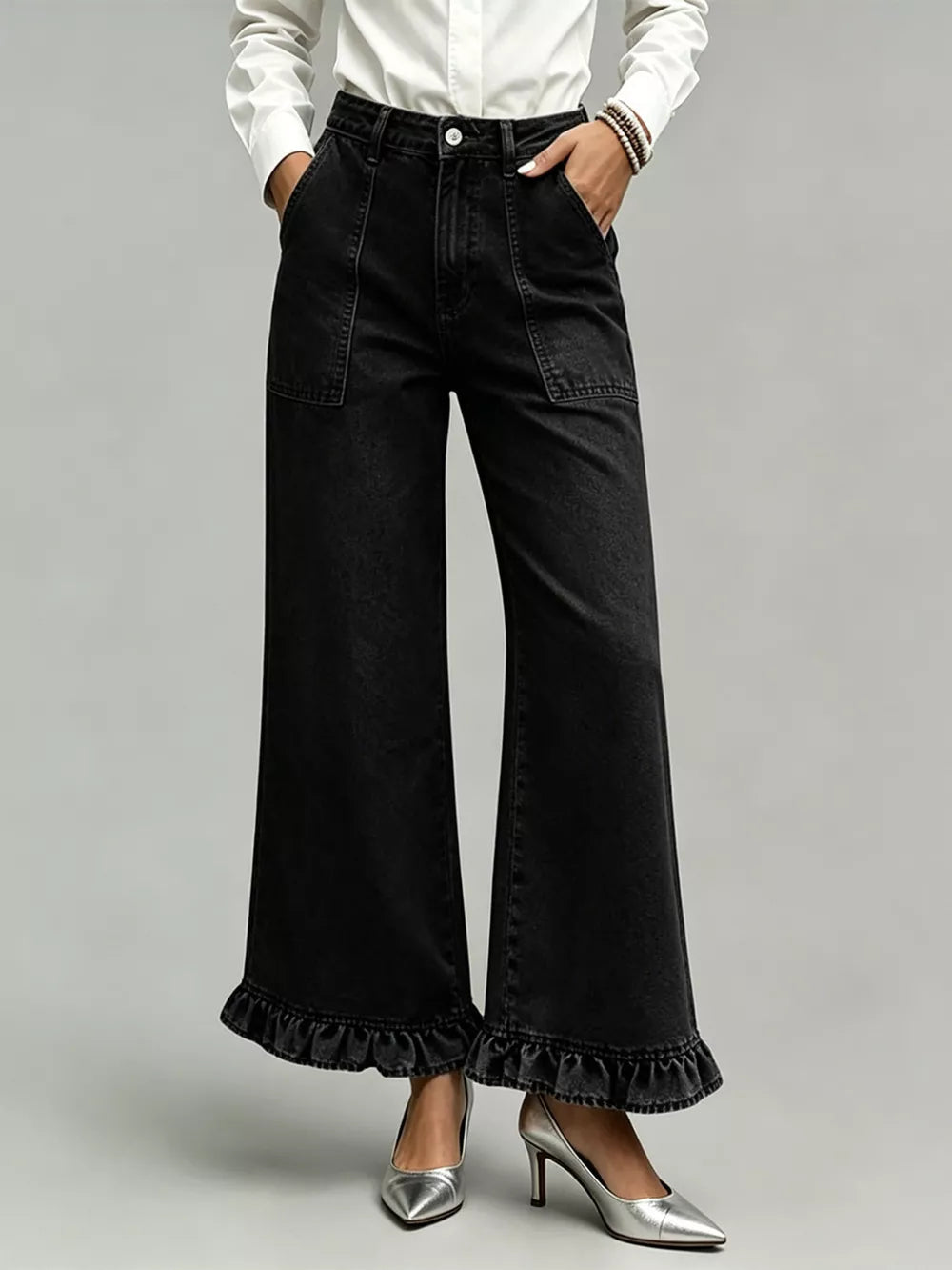 jeans in black featuring pocketed and wide-leg fit