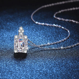 925 sterling silver,Moissanite Carat weight: 1CT Care instructions: Avoid wearin necklace in Silver with straight silhouette