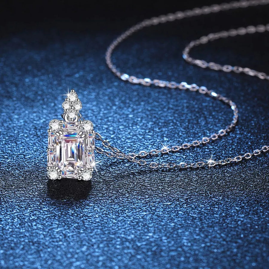 925 sterling silver,Moissanite Carat weight: 1CT Care instructions: Avoid wearin necklace in Silver with straight silhouette