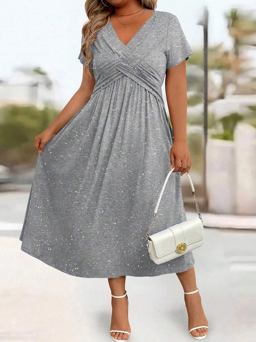 midi dress in Black with v-neck and short sleeve