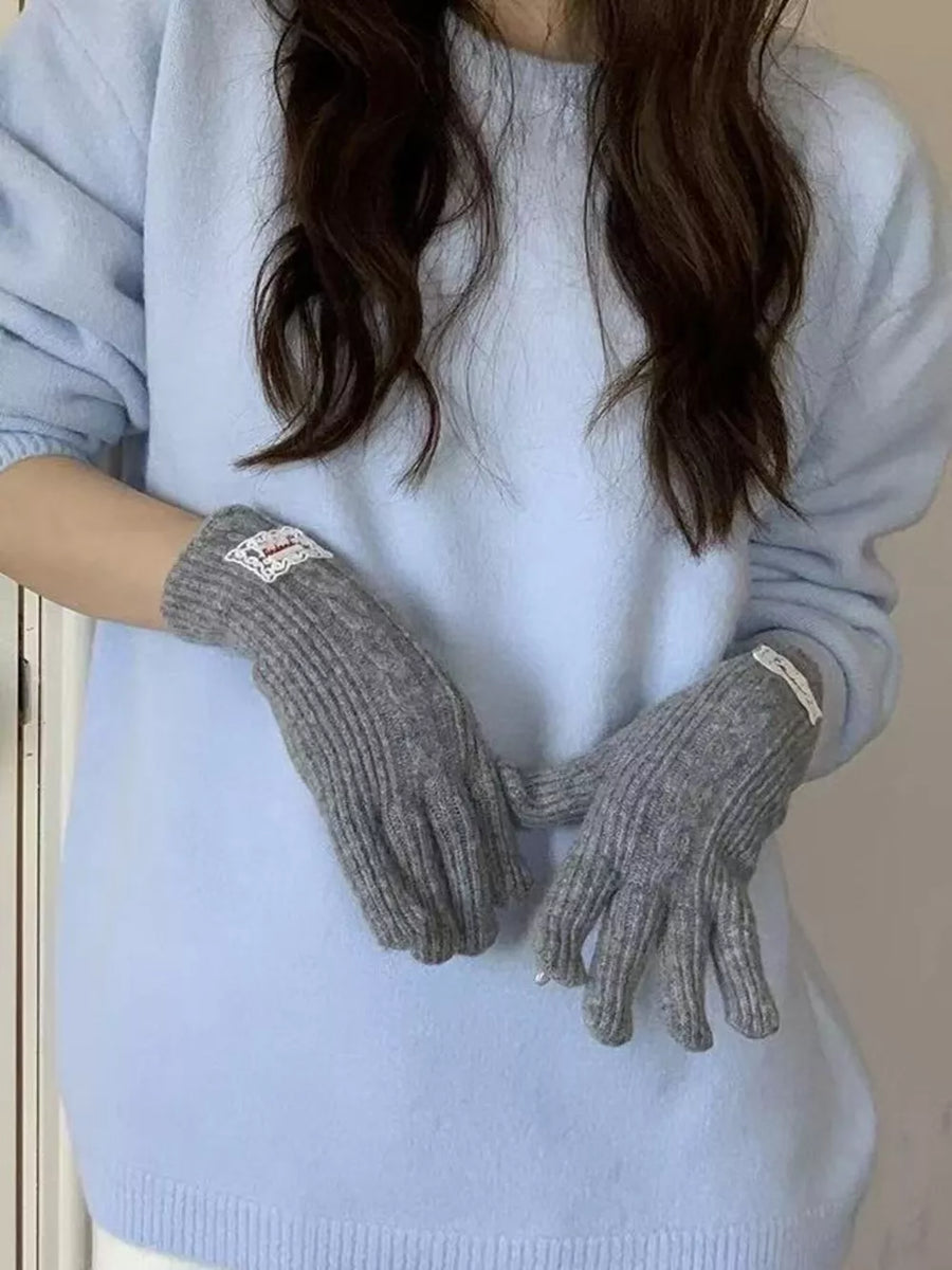 Gray cable knit gloves with lace trim detail, made of acrylic.