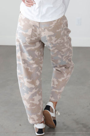 jeans featuring camo in light beige with 98% cotton, 2% elastane Care instructions: Machine wash cold texture