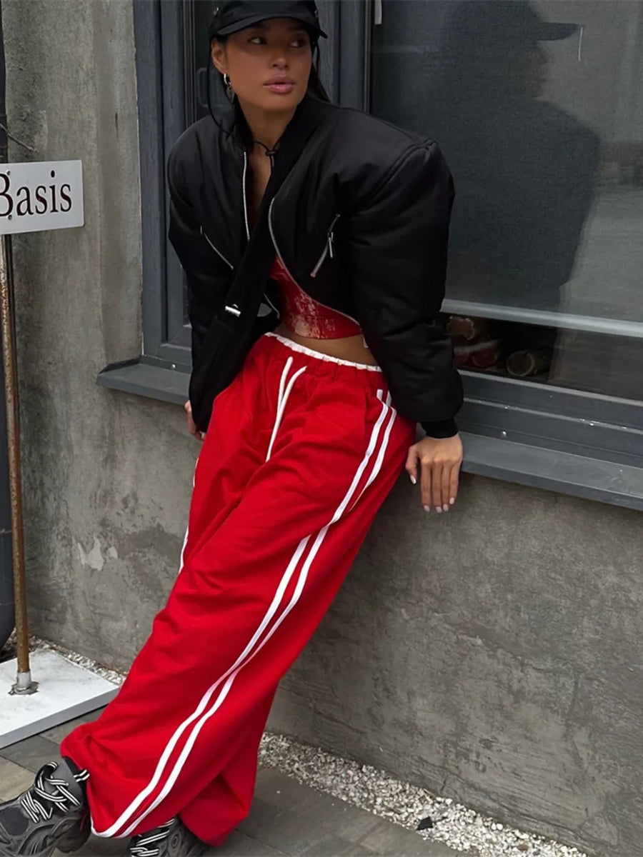 sweatpants in Red with striped and drawstring