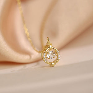 necklace in gold featuring 18K gold-plated and circular fit