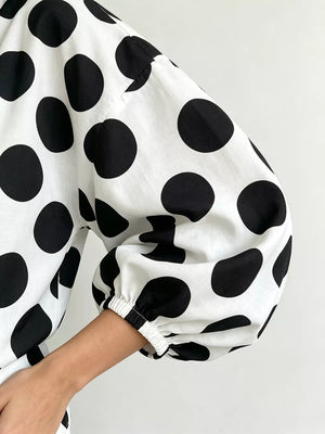 classic blouse in Black with collared