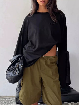 minimalist t-shirt in Black with crew neck