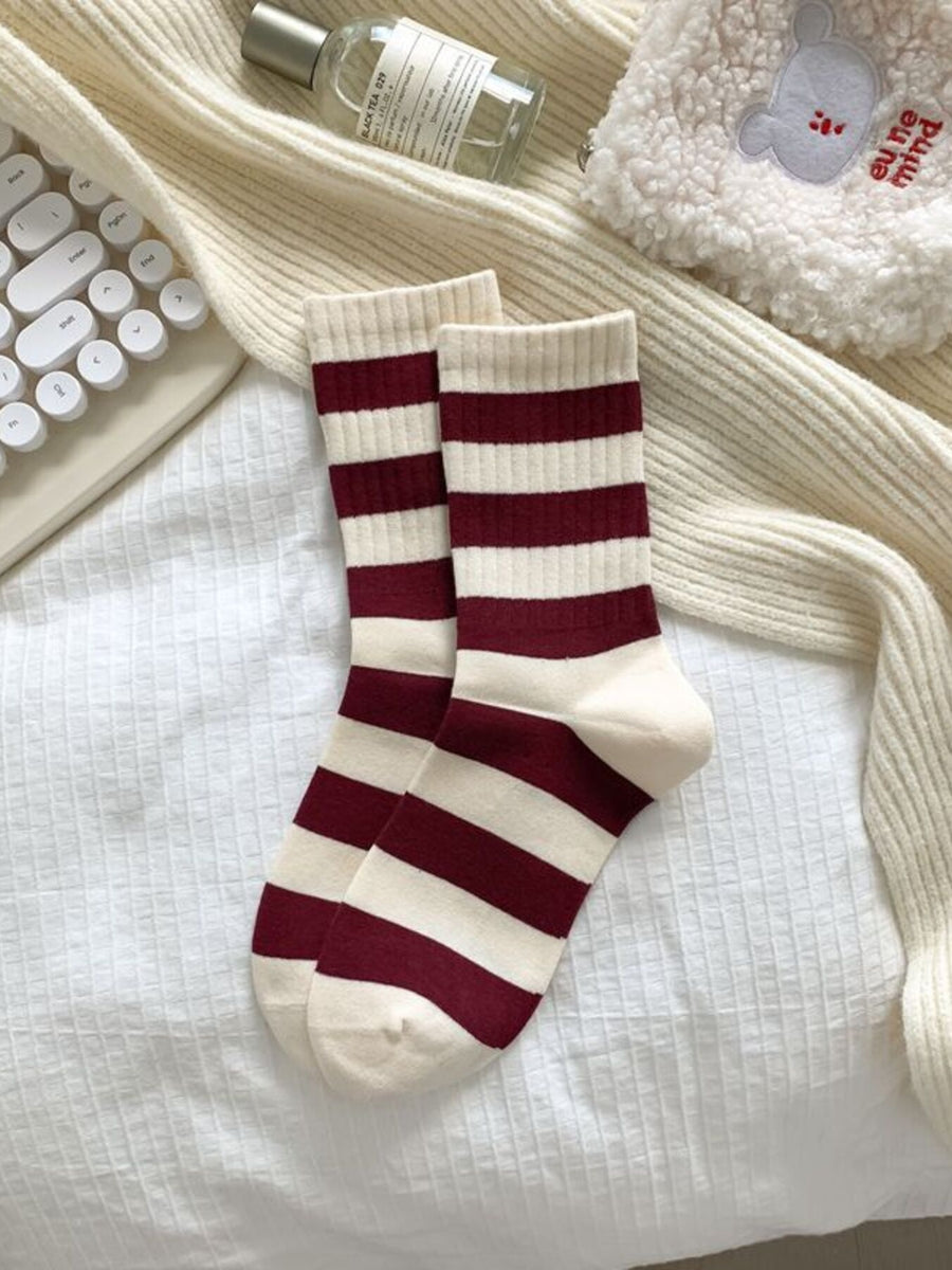 socks in Style D with ribbed knit and crew length