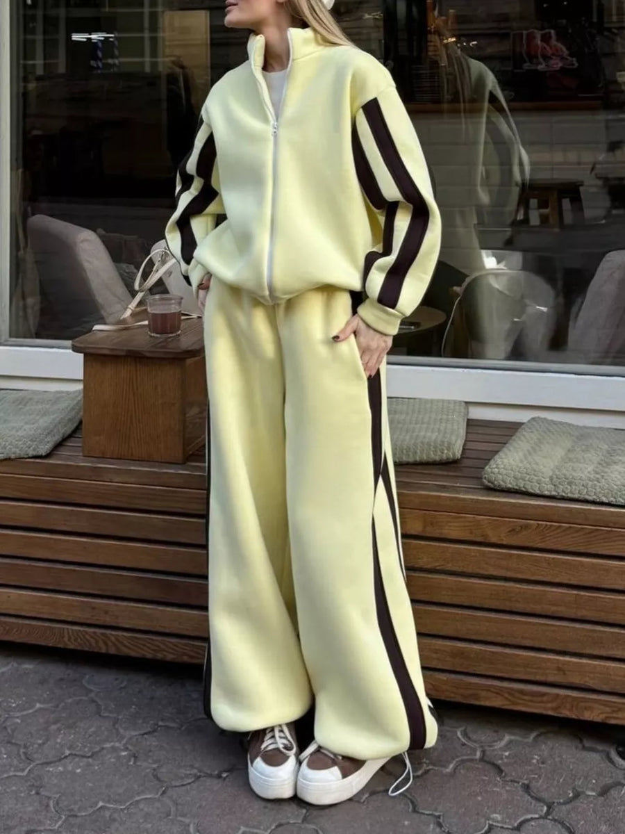 Black lounge set with hip-length, full-length and zip-front, elastic